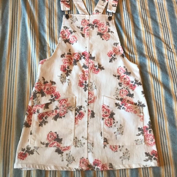 Dresses & Skirts - Flowered overall dress